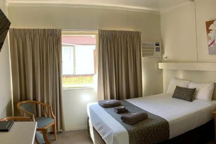 Room 5 of 13