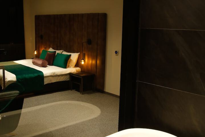 Room 35 of 48