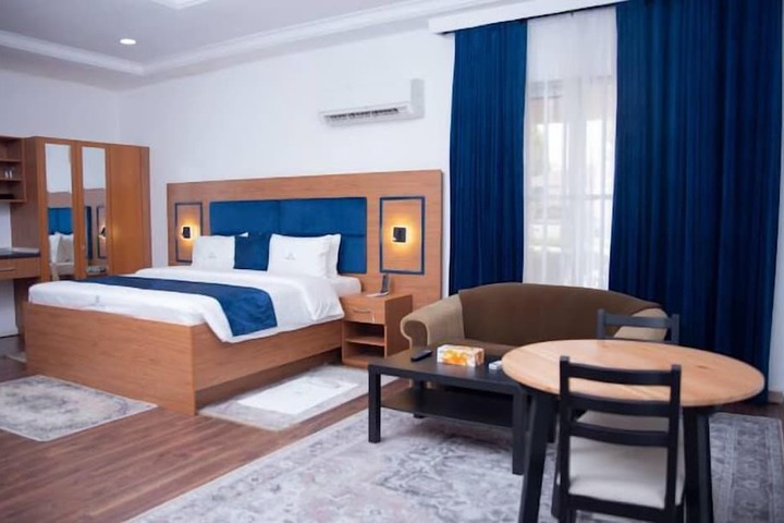 Room 10 of 60