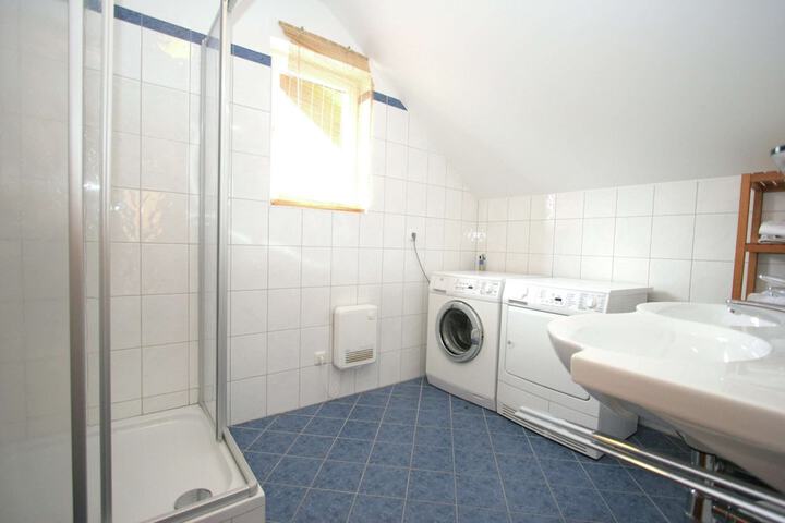 Room 15 of 37