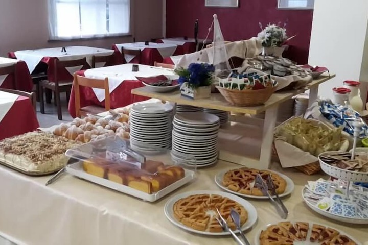 Breakfast/Coffee Service 24 of 27