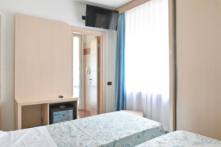 Room 5 of 52