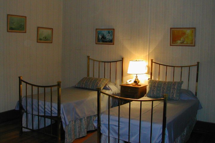 Room 6 of 19