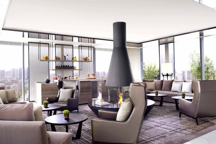 Lounge 83 of 112