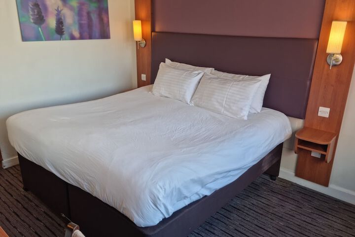 Room 12 of 37