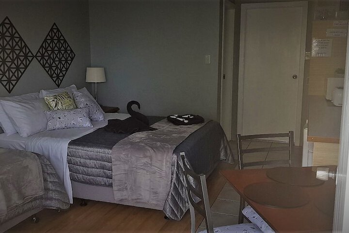 Room 27 of 76