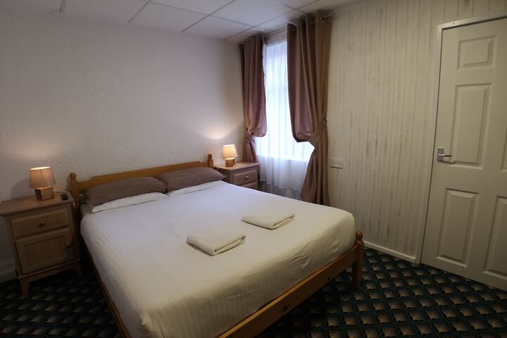 Room 13 of 102