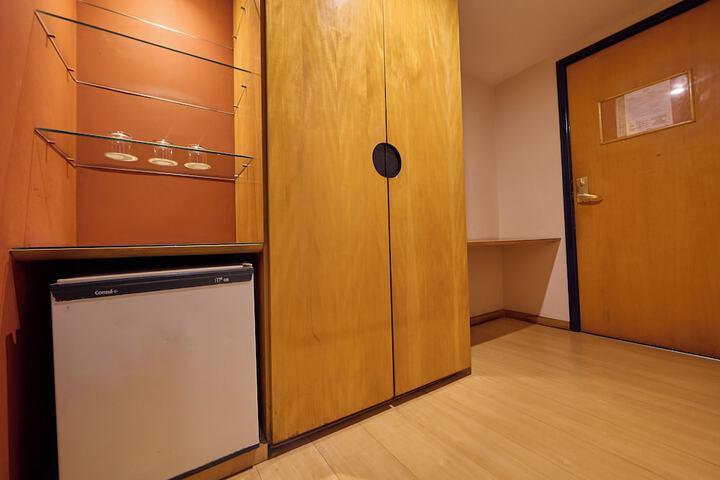 Room 18 of 145