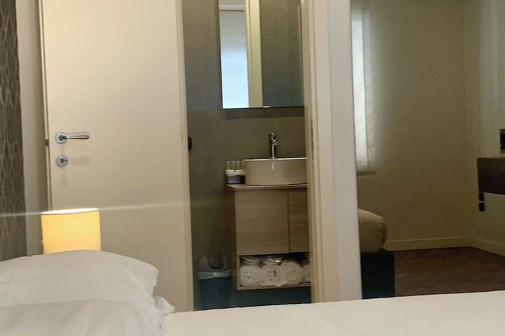 Room 15 of 36