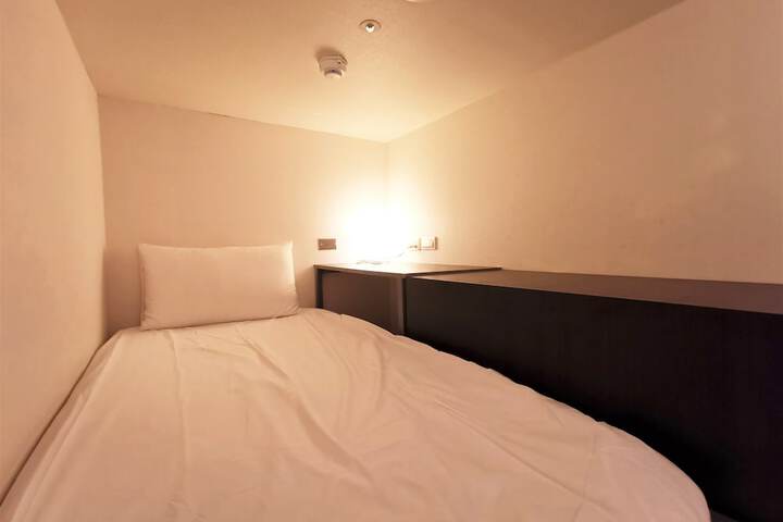 Room 28 of 44