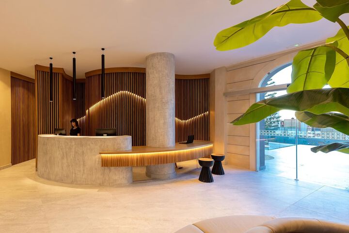 Entrance & Lobby
