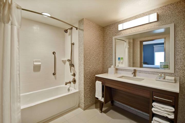 1 King Accessible Tub Studio Suite (11 of 14)