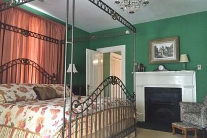 Room 10 of 19