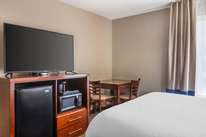 Room 33 of 51