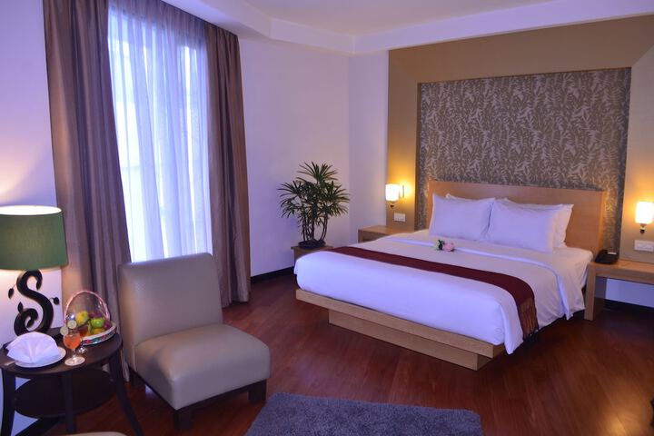 Room 12 of 27