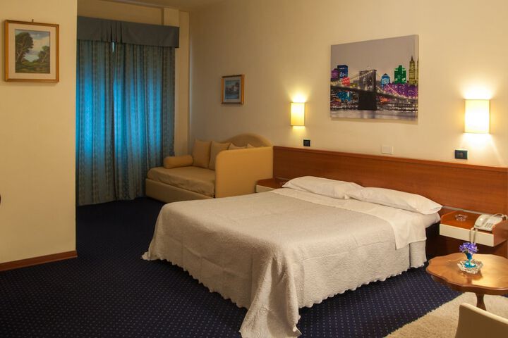 Room 8 of 38