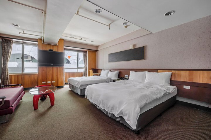 Room 33 of 90