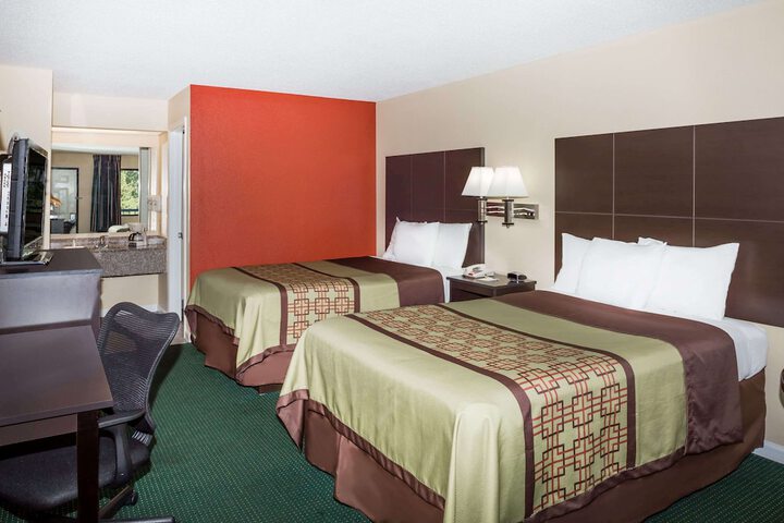 2 Queen Beds (5 of 5)