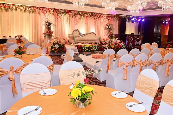 Ballroom/Hall 34 of 37