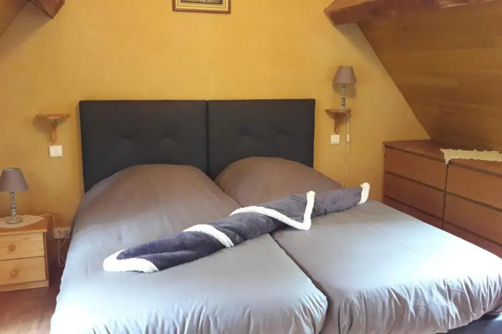Room 5 of 11