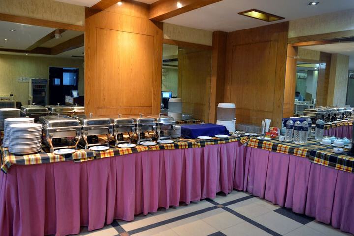 Breakfast/Coffee Service 29 of 48