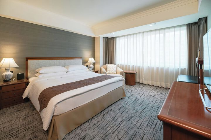 Room 4 of 93