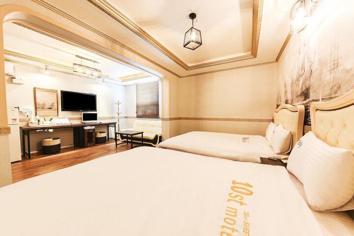 Room 37 of 49
