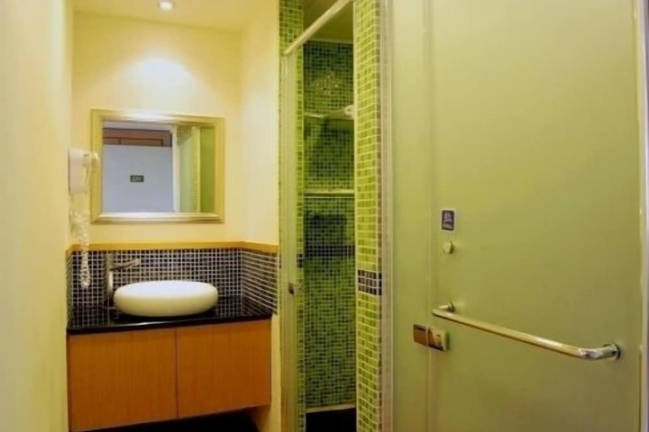 Room 17 of 20