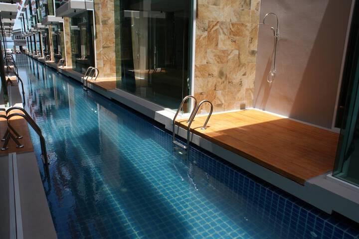 Pool Hotel