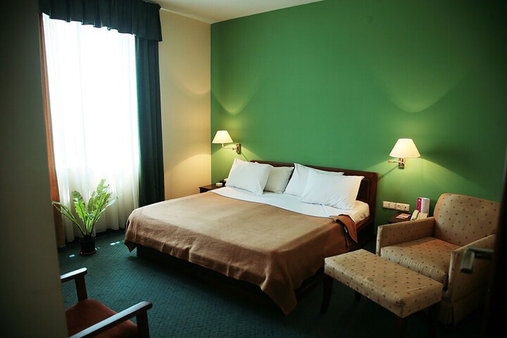 Room 12 of 76