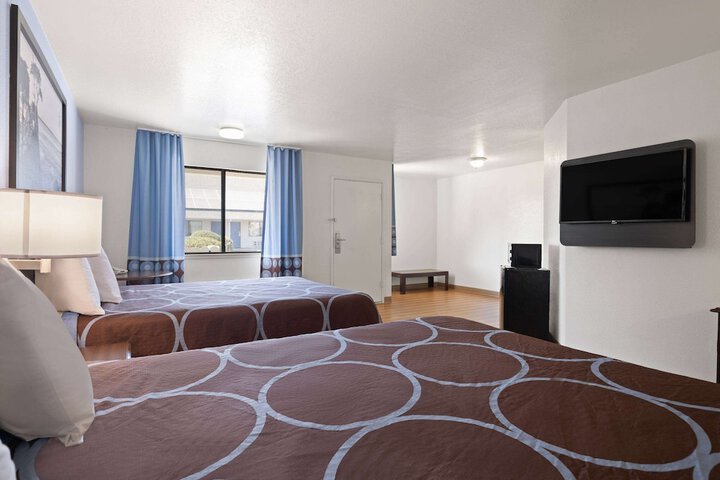 Room 16 of 36