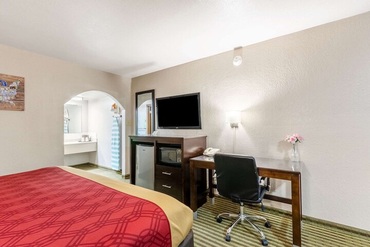 1 King Bed (7 of 7)