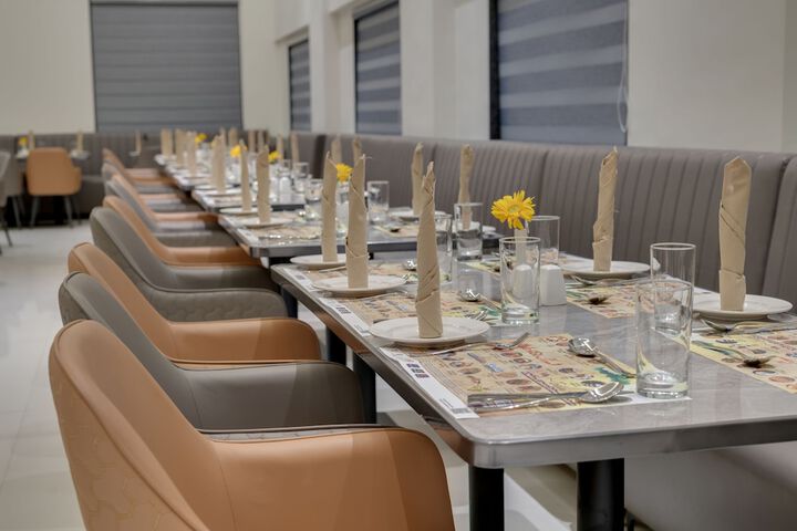 Dining 33 of 40
