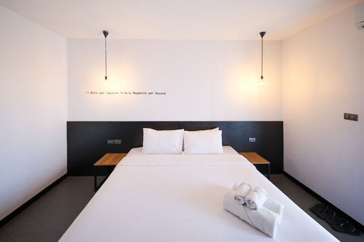 Room 18 of 77