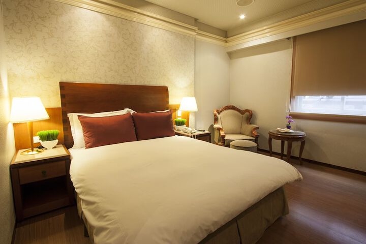 Room 16 of 30