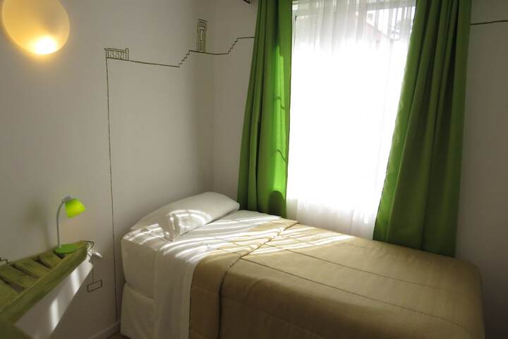 Room 10 of 26