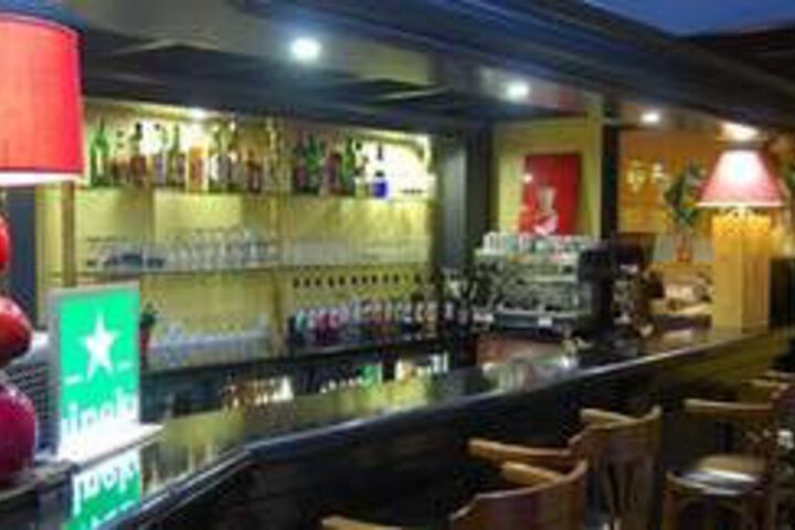 Lounge 9 of 15