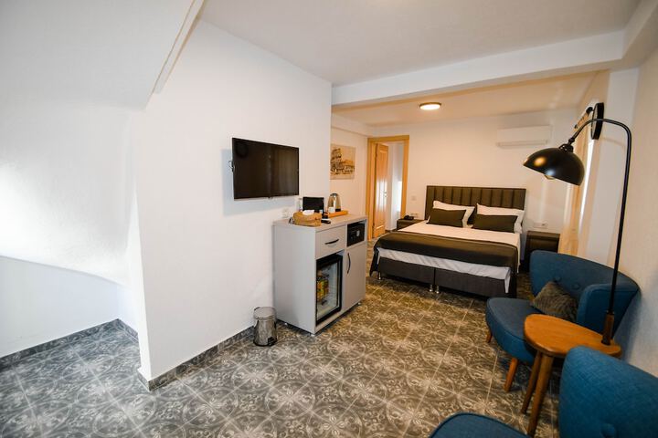 Room 7 of 43