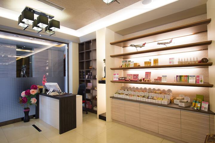 Gift Shop 17 of 37