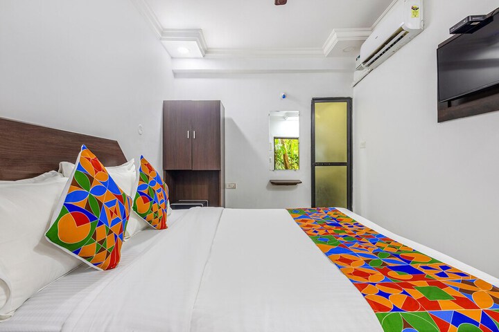 Room 7 of 28