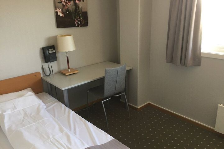 Room 14 of 32
