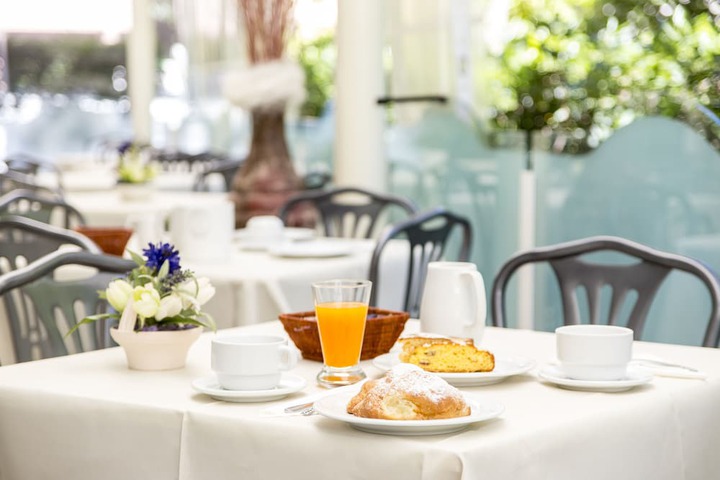 Breakfast/Coffee Service 22 of 39