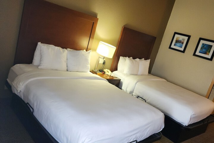 2 Double Beds (11 of 11)