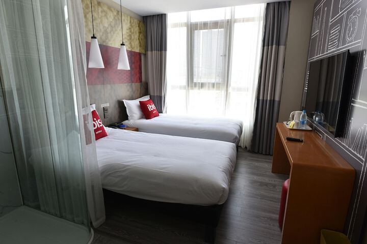 Room 7 of 14