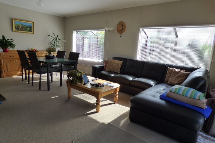 Lounge 18 of 24