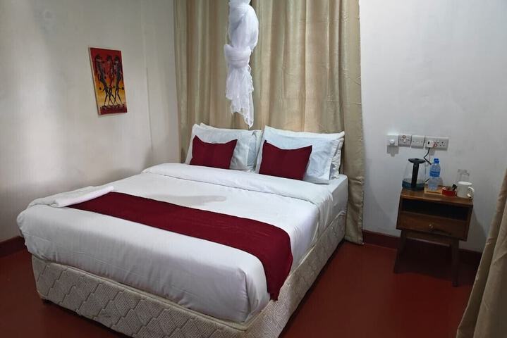 Room 4 of 33