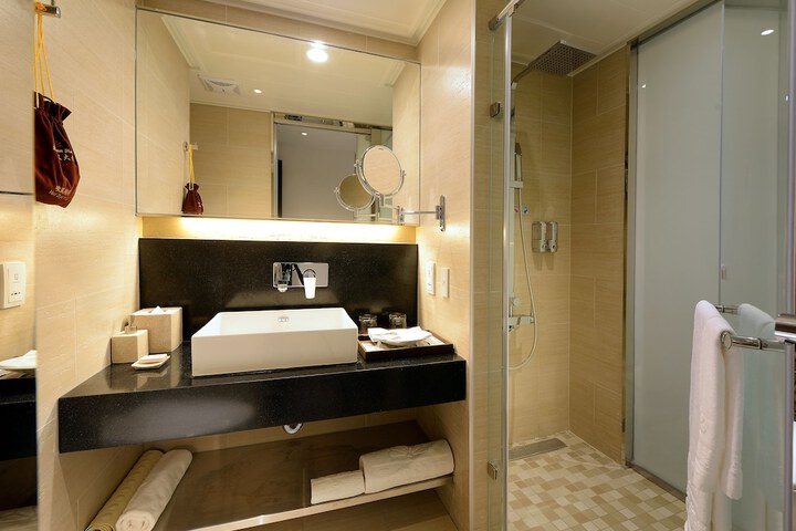 Room 42 of 54