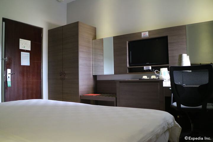 Room 14 of 76