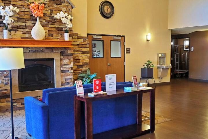 Entrance & Lobby
