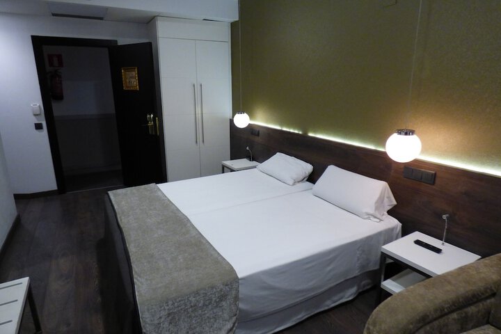 Room 74 of 193